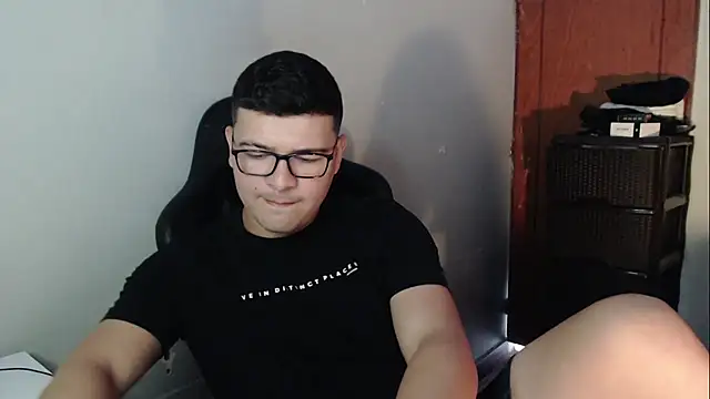 Snapshot of Plug_Control chatting on January 2026 06:54:01 PM Plug Control online show from January 2026 06:54:01 PM