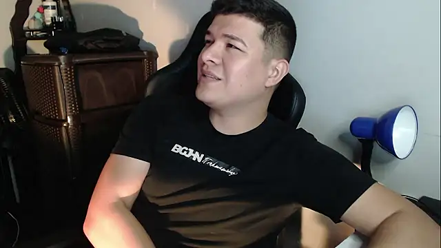 Snapshot of Plug_Control chatting on January 2026 12:16:01 AM Plug Control online show from January 2026 12:16:01 AM