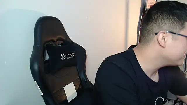 Snapshot of Plug_Control chatting on February 2026 06:36:02 PM Plug Control online show from February 2026 06:36:02 PM