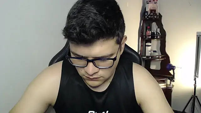 Snapshot of Plug_Control chatting on February 2026 05:14:01 PM Plug Control online show from February 2026 05:14:01 PM