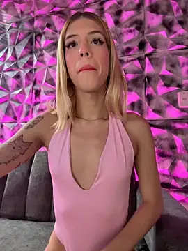 Snapshot of Courtney_gonet chatting on November 2025 01:44:02 PM Courtney gonet online show from November 2025 01:44:02 PM