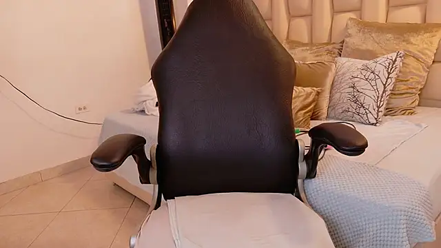 lia mariana online show from October 2025 06:19:01 PM