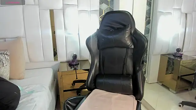 lia mariana online show from February 2026 04:10:01 AM