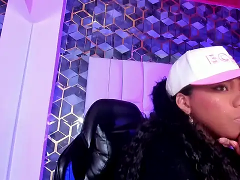 lia mariana online show from April 2026 09:56:02 PM