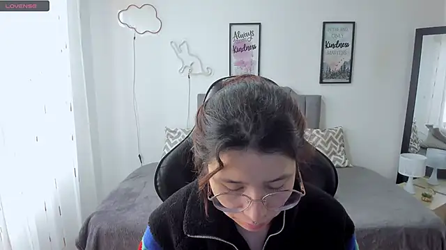 Snapshot of Amy_joones chatting on October 2025 12:27:01 PM Amy joones online show from October 2025 12:27:01 PM