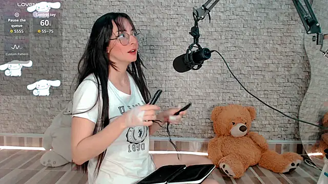 emma unu online show from May 2026 03:00:02 AM