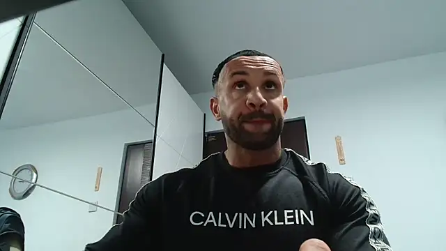 Magnificmuscles89 online show from April 2026 11:42:02 AM