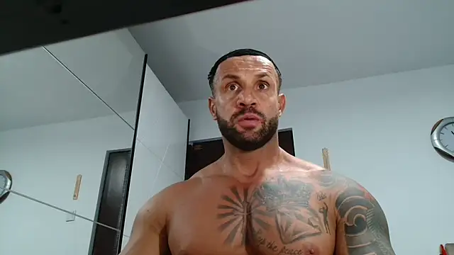 Magnificmuscles89 online show from May 2026 08:14:01 PM
