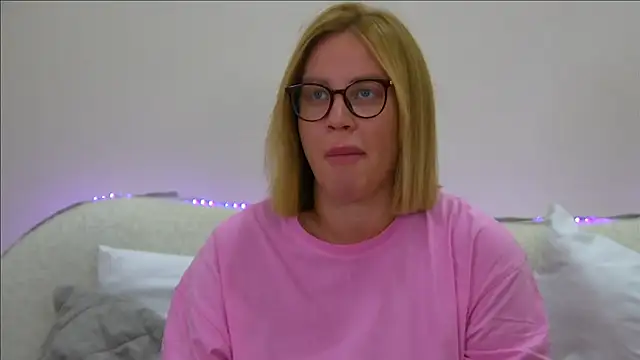 Snapshot of MariaNeumann chatting on September 2025 06:31:02 PM MariaNeumann online show from September 2025 06:31:02 PM