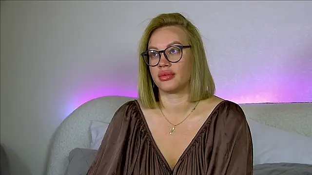 Snapshot of MariaNeumann chatting on October 2025 06:42:02 AM MariaNeumann online show from October 2025 06:42:02 AM