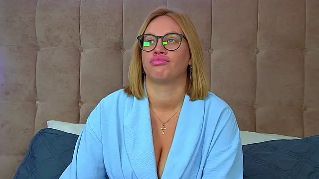 Snapshot of MariaNeumann chatting on October 2025 06:22:02 AM MariaNeumann online show from October 2025 06:22:02 AM