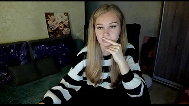 Snapshot of _NigoNika chatting on November 2025 12:44:02 PM NigoNika online show from November 2025 12:44:02 PM