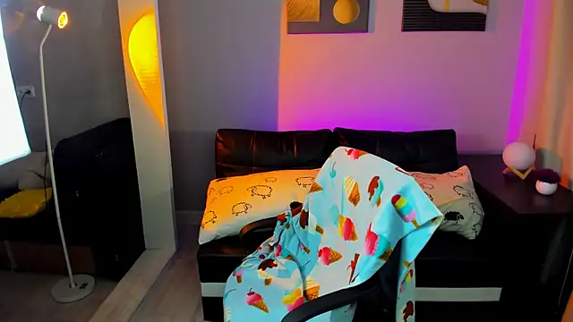 Cassie xKiss online show from June 2026 09:13:02 PM