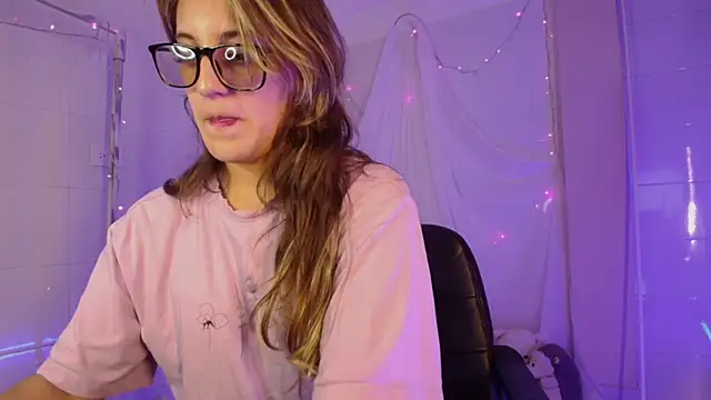 Giia paiige18 online show from October 2025 12:52:01 AM