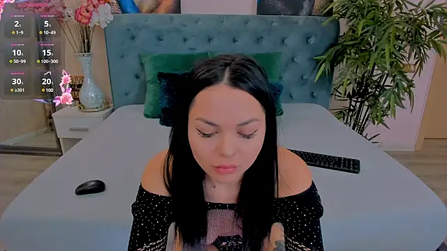 Snapshot of MichelleReys chatting on February 2025 12:24:01 AM MichelleReys online show from February 2025 12:24:01 AM