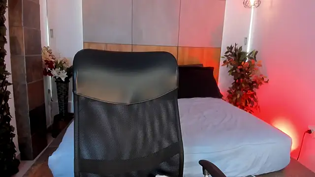 BellaHarllow online show from June 2026 07:51:01 PM