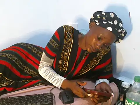 Snapshot of Sweet-pesh chatting on September 2025 07:48:01 PM Sweet-pesh online show from September 2025 07:48:01 PM