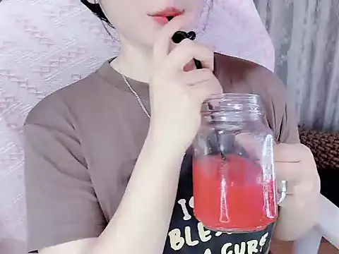 Snapshot of _Lygn__ chatting on September 2025 12:59:02 AM Lygn online show from September 2025 12:59:02 AM