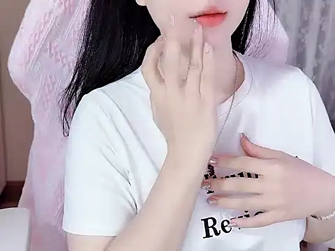 Snapshot of _Lygn__ chatting on October 2025 10:01:01 AM Lygn online show from October 2025 10:01:01 AM