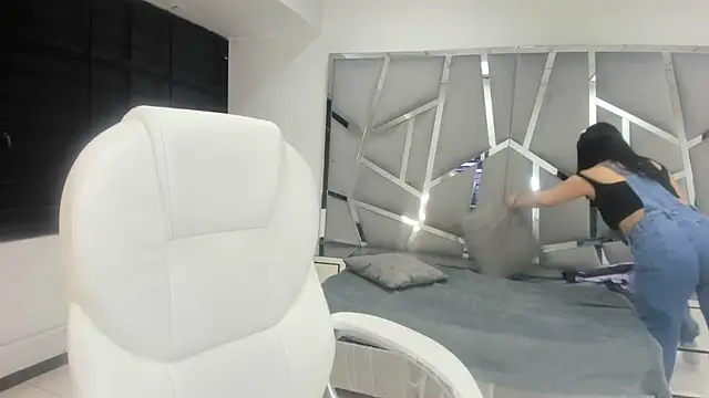 Snapshot of Catherinee69_x chatting on January 2025 01:53:02 AM Catherinee69 x online show from January 2025 01:53:02 AM