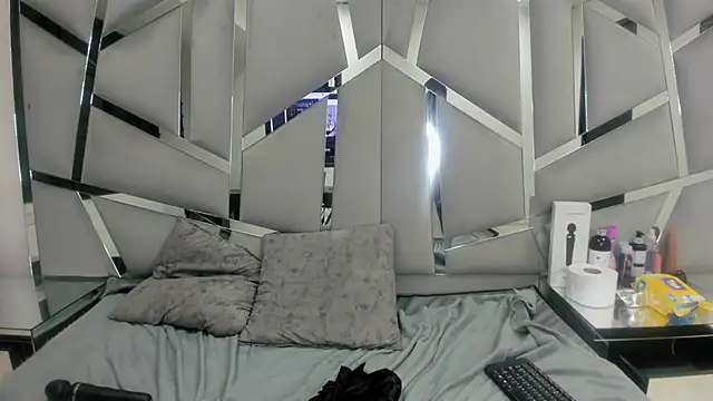 Snapshot of Catherinee69_x chatting on January 2025 10:52:02 AM Catherinee69 x online show from January 2025 10:52:02 AM