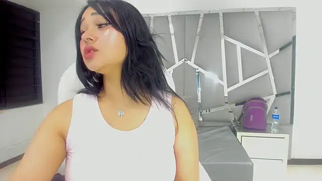 Snapshot of Catherinee69_x chatting on January 2025 02:30:02 AM Catherinee69 x online show from January 2025 02:30:02 AM