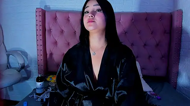 Snapshot of Catherinee69_x chatting on January 2025 09:35:01 AM Catherinee69 x online show from January 2025 09:35:01 AM