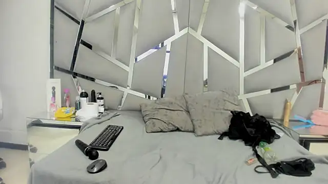 Snapshot of Catherinee69_x chatting on January 2025 09:24:02 AM Catherinee69 x online show from January 2025 09:24:02 AM