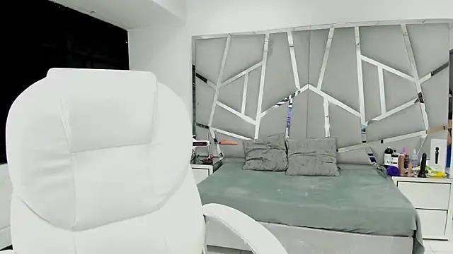 Snapshot of Catherinee69_x chatting on February 2025 02:18:01 AM Catherinee69 x online show from February 2025 02:18:01 AM