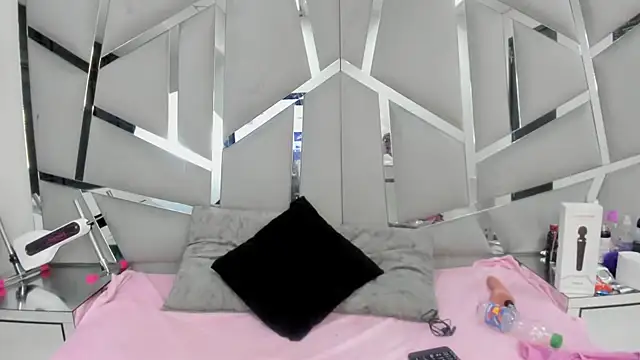 Snapshot of Catherinee69_x chatting on February 2025 03:23:01 AM Catherinee69 x online show from February 2025 03:23:01 AM