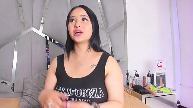 Snapshot of Catherinee69_x chatting on September 2025 03:23:02 AM Catherinee69 x online show from September 2025 03:23:02 AM