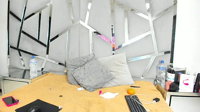 Snapshot of Catherinee69_x chatting on October 2025 03:23:02 AM Catherinee69 x online show from October 2025 03:23:02 AM