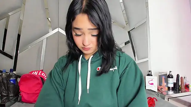 Snapshot of Catherinee69_x chatting on October 2025 02:42:01 AM Catherinee69 x online show from October 2025 02:42:01 AM