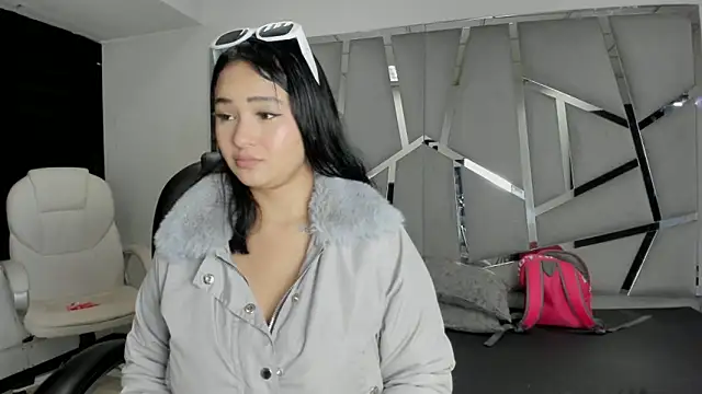 Snapshot of Catherinee69_x chatting on October 2025 04:45:01 AM Catherinee69 x online show from October 2025 04:45:01 AM