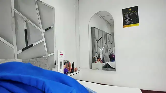 Snapshot of Catherinee69_x chatting on October 2025 03:43:01 AM Catherinee69 x online show from October 2025 03:43:01 AM