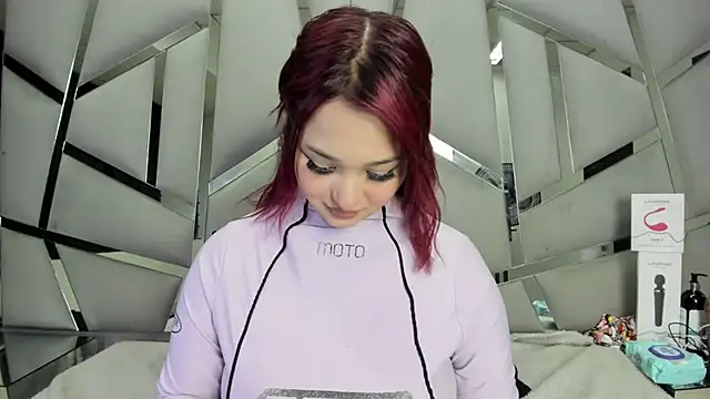 Snapshot of Catherinee69_x chatting on February 2026 04:09:02 AM Catherinee69 x online show from February 2026 04:09:02 AM