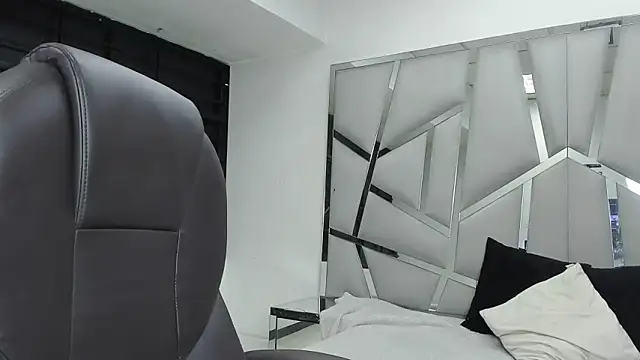 Snapshot of Catherinee69_x chatting on February 2026 03:25:02 AM Catherinee69 x online show from February 2026 03:25:02 AM