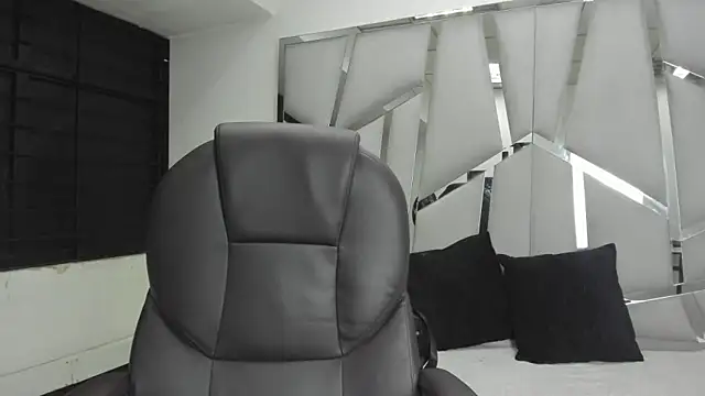 Snapshot of Catherinee69_x chatting on February 2026 03:37:02 AM Catherinee69 x online show from February 2026 03:37:02 AM