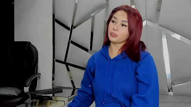 Snapshot of Catherinee69_x chatting on April 2026 02:56:01 AM Catherinee69 x online show from April 2026 02:56:01 AM