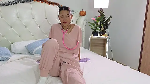 iwantbee online show from October 2025 02:01:02 AM