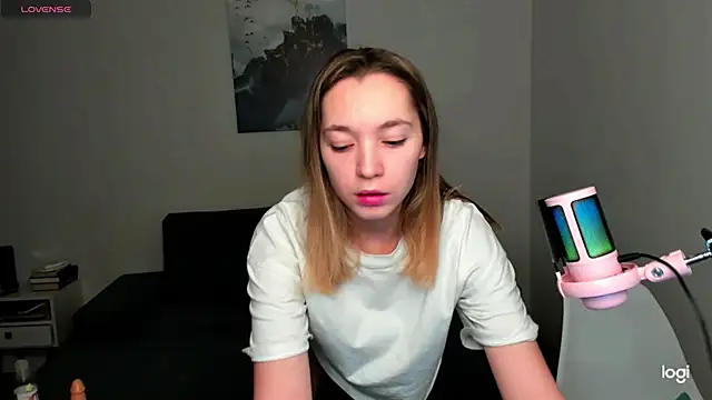 Snapshot of MiaThaine chatting on December 2024 03:15:01 AM MiaThaine online show from December 2024 03:15:01 AM
