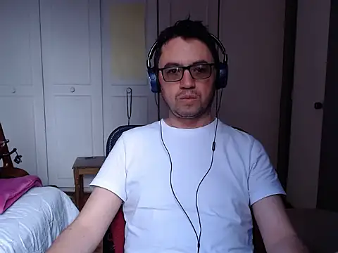 Snapshot of Diptongo chatting on December 2025 03:10:01 PM Diptongo online show from December 2025 03:10:01 PM