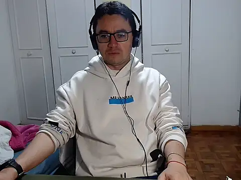 Snapshot of Diptongo chatting on December 2025 11:10:01 PM Diptongo online show from December 2025 11:10:01 PM