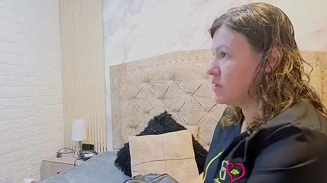 charlotte  G online show from November 2025 11:21:02 AM