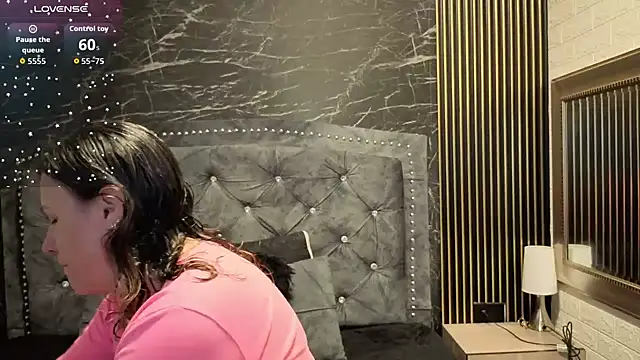 charlotte  G online show from November 2025 08:47:01 AM