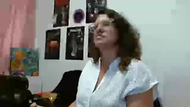 charlotte  G online show from December 2025 06:49:02 PM