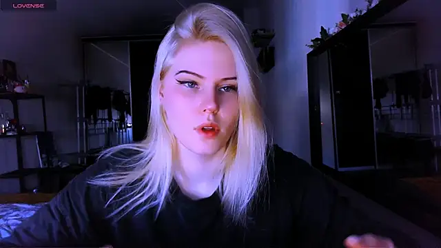 VoluptuousDreams online show from March 2025 01:04:01 PM