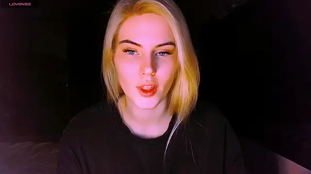 VoluptuousDreams online show from March 2025 04:23:01 PM