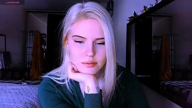 VoluptuousDreams online show from March 2025 02:30:01 PM