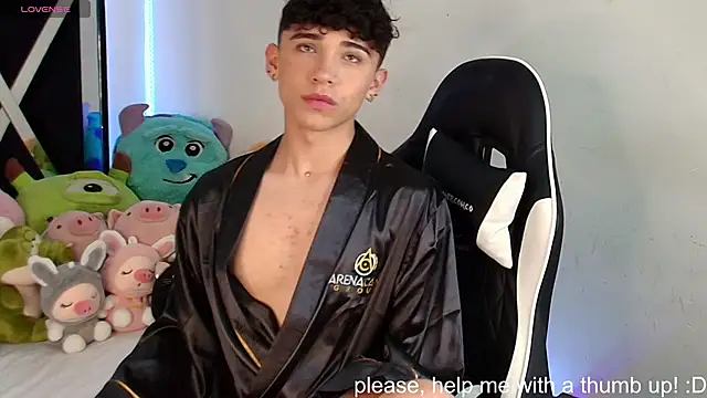 Snapshot of Niico_Cruz chatting on December 2024 05:42:02 AM Niico Cruz online show from December 2024 05:42:02 AM